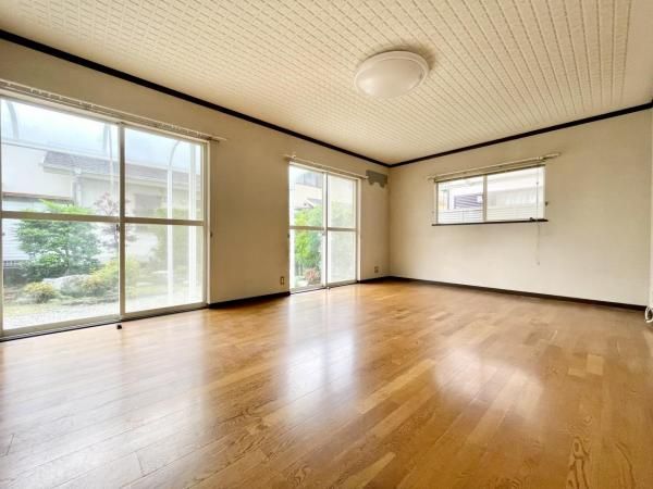 4LDK House for Sale in Kobe's Kita Ward - Spacious Plot & Garden - Thumbnail 4