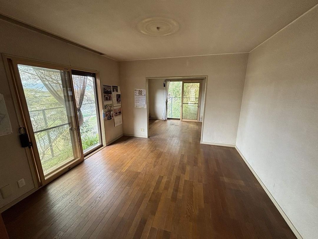 5LDK Detached House for Sale in Hirakata, Osaka - Thumbnail 2