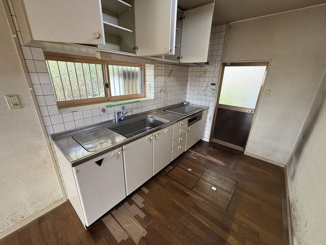 5LDK Detached House for Sale in Hirakata, Osaka - Thumbnail 3