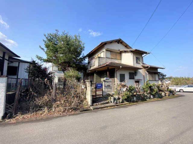 4LDK Corner Lot House for Sale in Kumatori, Osaka - Thumbnail 2
