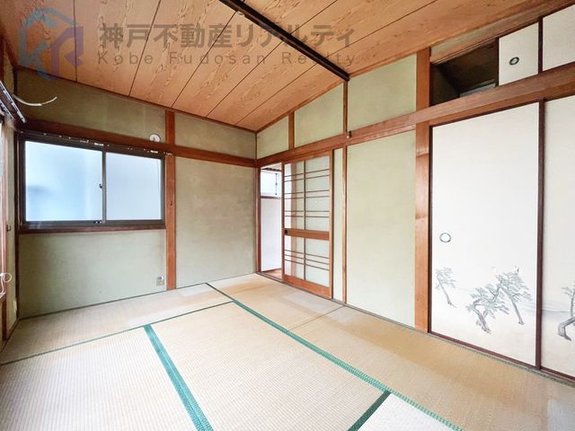 3DK House for Sale in Kobe Tarumi, 10 min from Higashi-Tarumi Station - Thumbnail 4