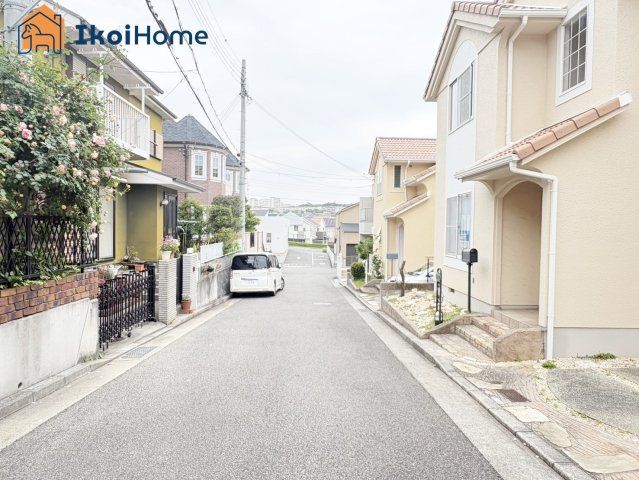 5LDK Renovated House in Asagiridai, Akashi City - Thumbnail 3