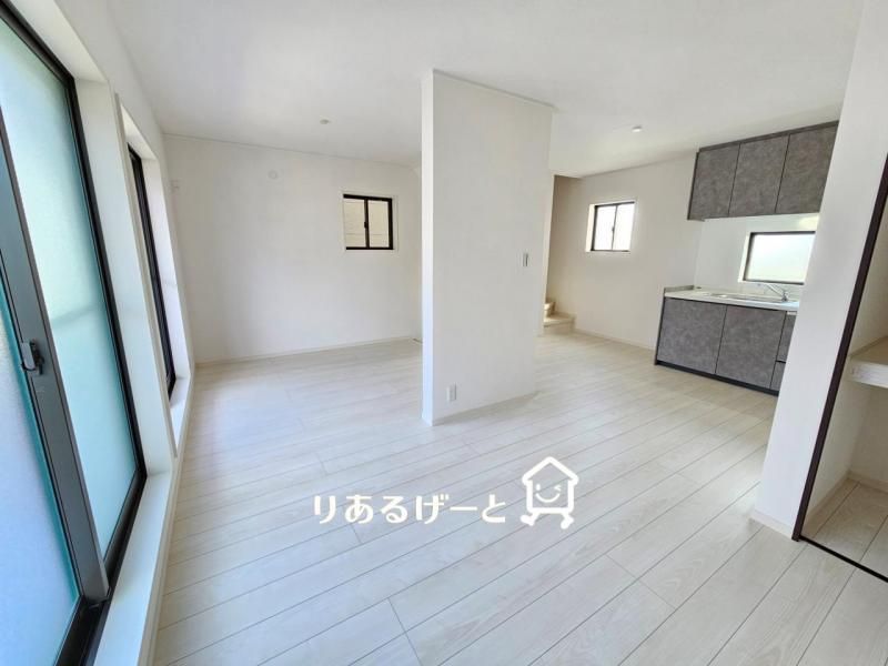 Renovated 3LDK House for Sale in Suita, Osaka - Near Kishi Station - Thumbnail 3