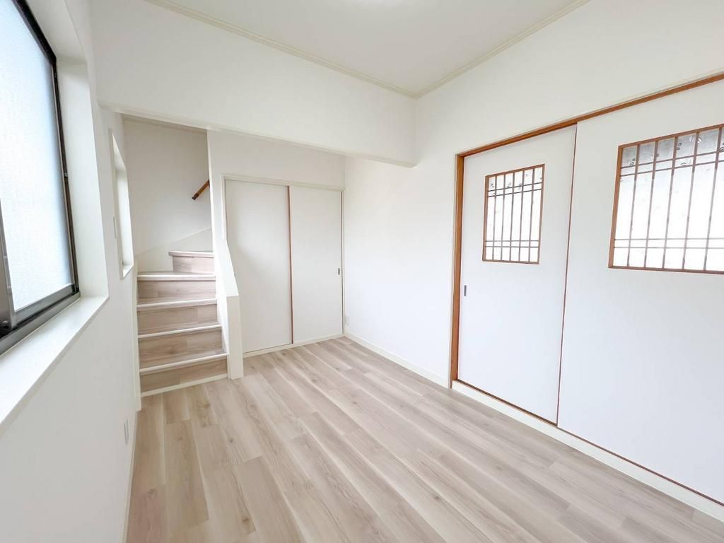 Renovated 4LDK Detached House Near Hanaten Station, Osaka - Thumbnail 2