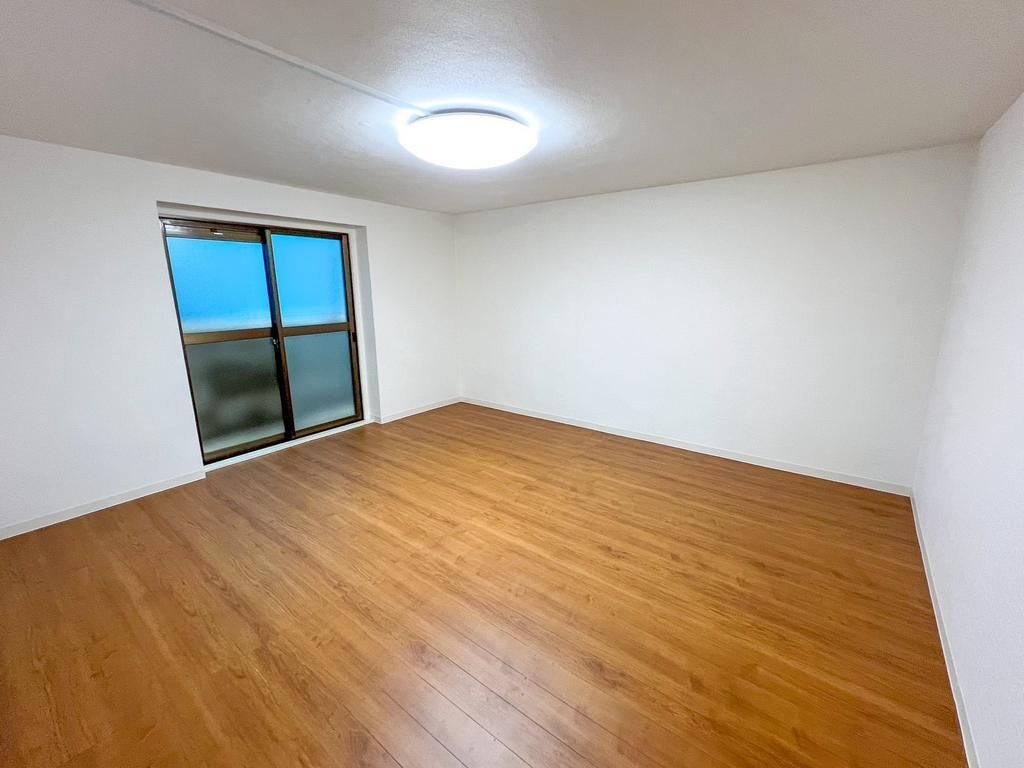 Renovated 4LDK Detached House Near Hanaten Station, Osaka - Thumbnail 4