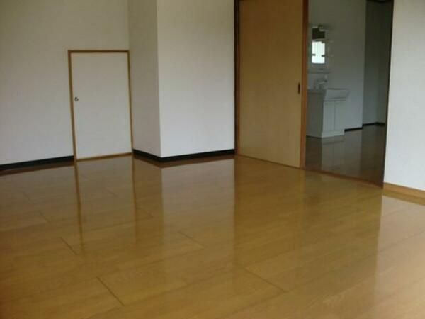 Yoshimatsu Station 3LDK Rental House with Garden & Garage - Thumbnail 2