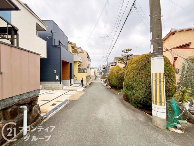Modern 2SLDK House with Solar Power in Hirakata, Osaka - Thumbnail 2