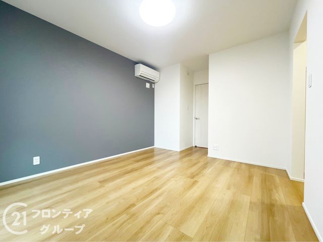 Modern 2SLDK House with Solar Power in Hirakata, Osaka - Thumbnail 4