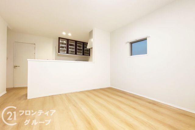 Modern 2SLDK House with Solar Power in Hirakata, Osaka - Thumbnail 3