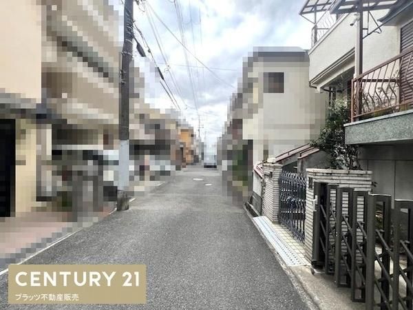 4LDK Detached House for Sale in Takatsuki, Osaka - Thumbnail 2