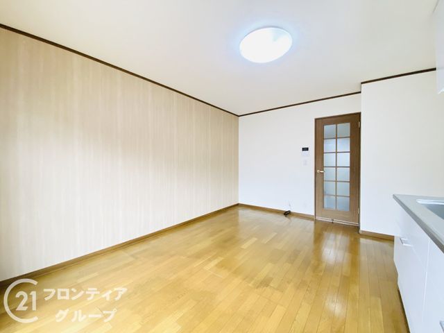 5DK Detached House with Garage for Sale in Daito City, Osaka - Thumbnail 4