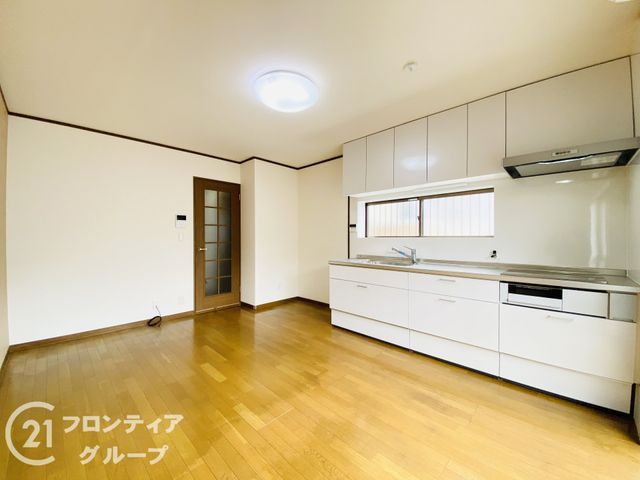 5DK Detached House with Garage for Sale in Daito City, Osaka - Thumbnail 3