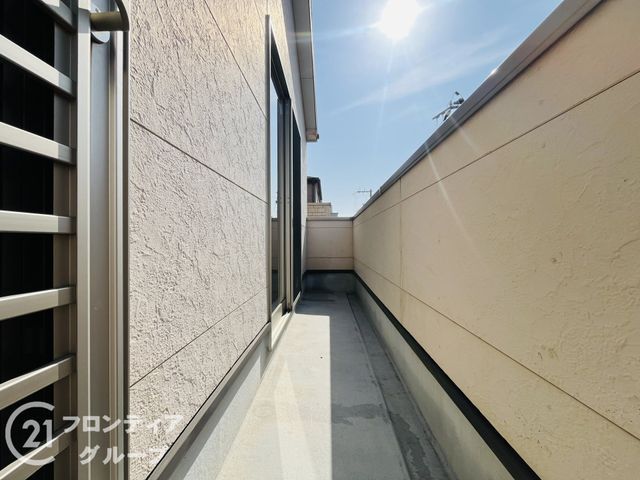 4LDK Detached House for Sale in Nishiyodogawa-ku, Osaka - Thumbnail 2