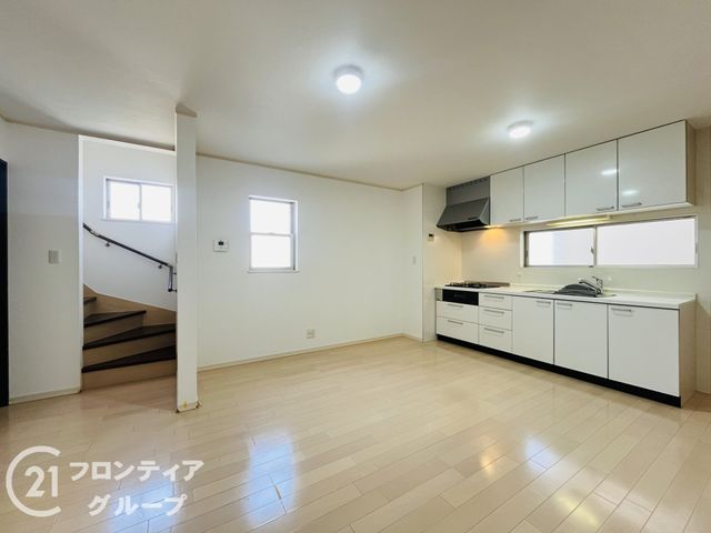 4LDK Detached House for Sale in Nishiyodogawa-ku, Osaka - Thumbnail 4