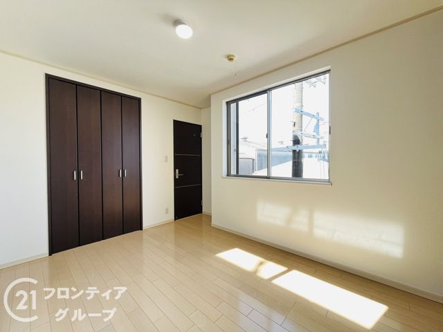 4LDK Detached House for Sale in Nishiyodogawa-ku, Osaka - Thumbnail 3