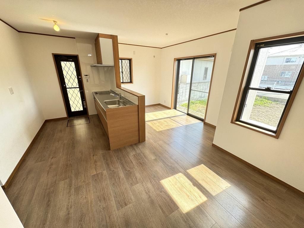 Fully Renovated 4SLDK House in Himeji, Hyogo | Move-in Ready - Thumbnail 2