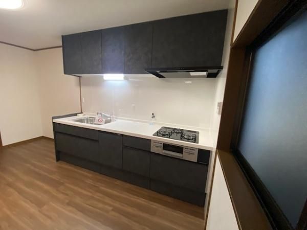 Renovated 3-Story Wooden House for Sale in Neyagawa City, Osaka - Thumbnail 4