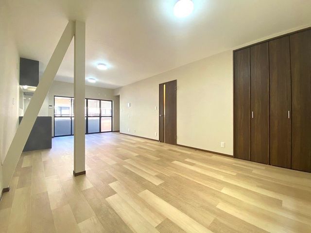 Renovated 4LDK Detached House for Sale in Neyagawa, Osaka - Thumbnail 2