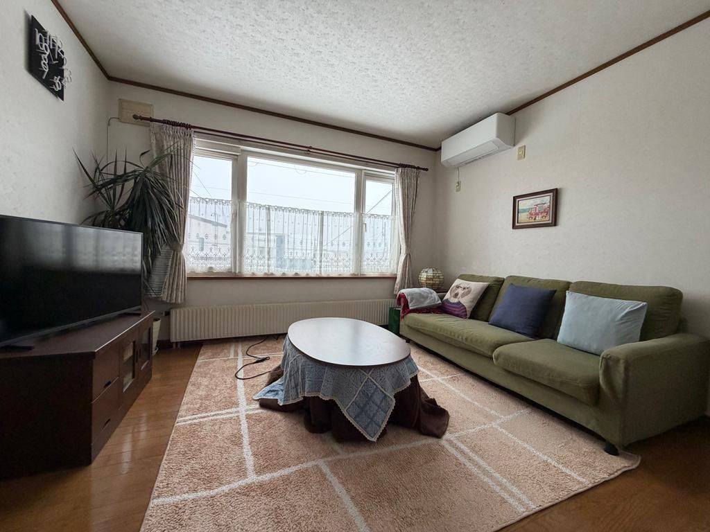 Spacious 5LDK Two-Generation House for Sale in Ishikari, Hokkaido - Thumbnail 2