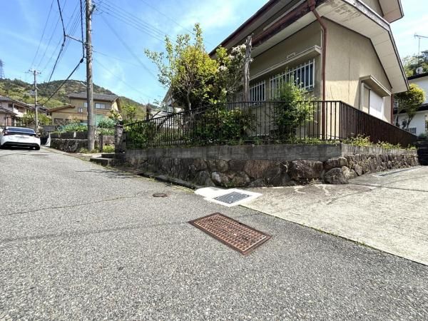 3LDK Detached House in Kobe's Kita Ward with Large Garden - Thumbnail 2
