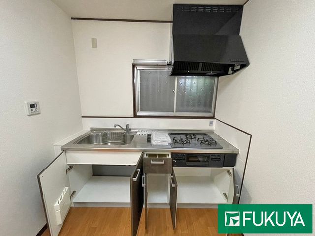 2LDK Townhouse for Sale Near Tsuruhashi Station, Ikuno-ku, Osaka - Thumbnail 3