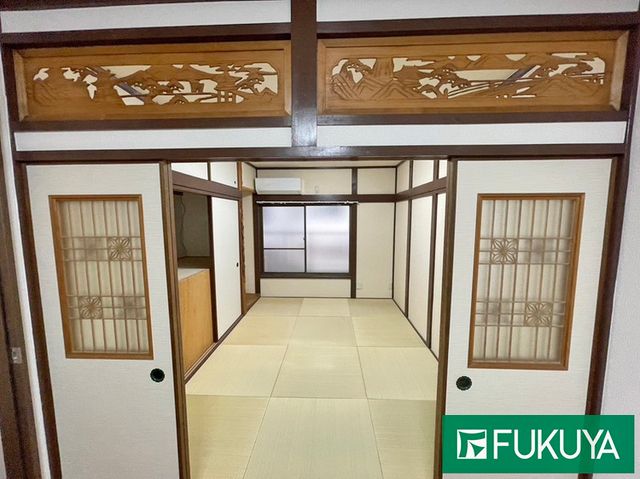 2LDK Townhouse for Sale Near Tsuruhashi Station, Ikuno-ku, Osaka - Thumbnail 2