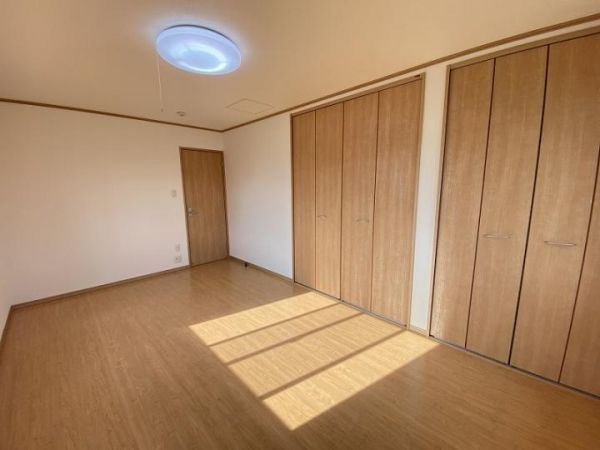 Spacious 3-Story House for Sale in Neyagawa City, Osaka - Thumbnail 4