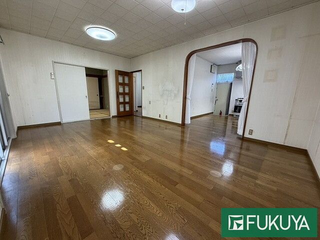 5LDK Renovated House for Sale in Momoyamadai, Kobe - Thumbnail 3