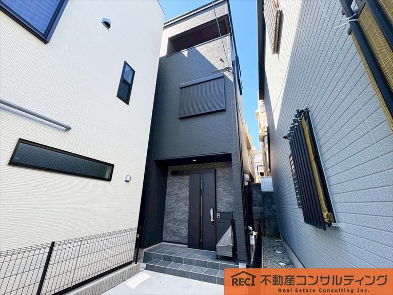 New 4LDK Detached House Near Rokko Station, Kobe - Image 1