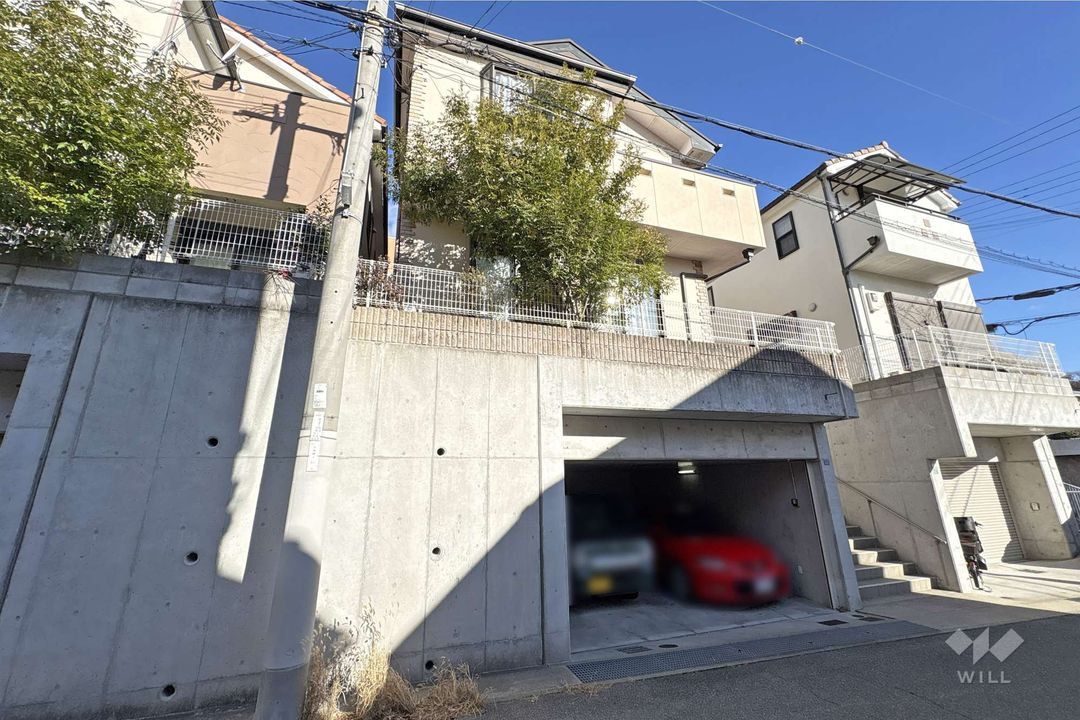 2005-Built 3SLDK House with Garage & Sea Views in Kobe Nada - Image 1