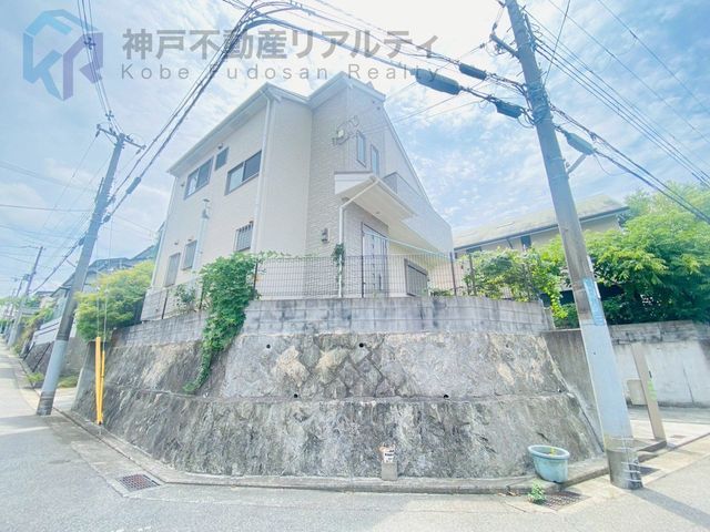 4LDK House with Garden and 2 Car Parking in Kobe Tamon-dai - Thumbnail 2