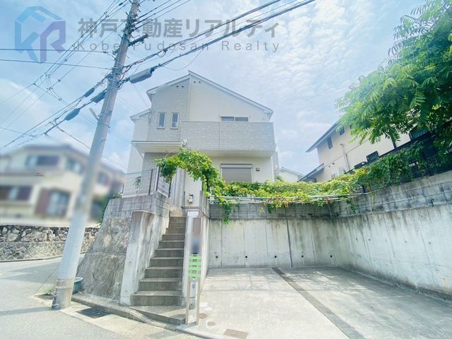 4LDK House with Garden and 2 Car Parking in Kobe Tamon-dai - Thumbnail 4