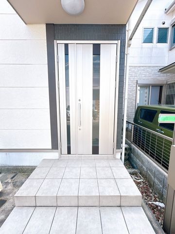 4LDK Renovated House for Sale in Yawata, Kyoto 106 sqm - Thumbnail 2