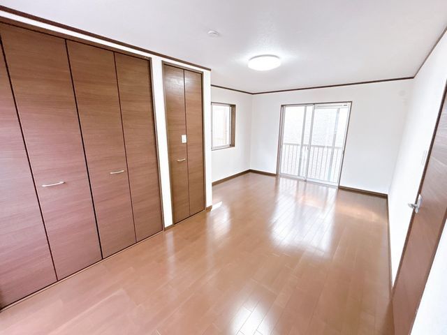4LDK Renovated House for Sale in Yawata, Kyoto 106 sqm - Thumbnail 3