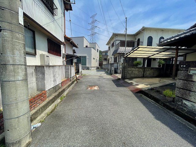 Spacious 3LDK Detached House in Quiet Himeji Neighborhood - Thumbnail 2