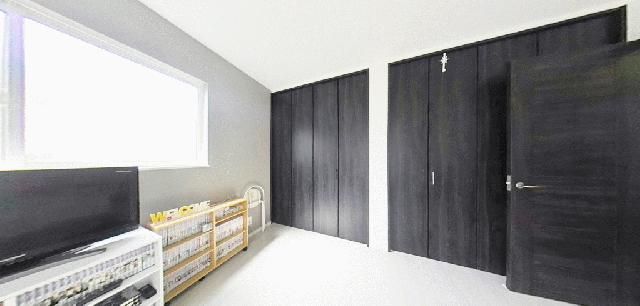 4LDK Modern House for Sale in Hannan City, Osaka - Thumbnail 2