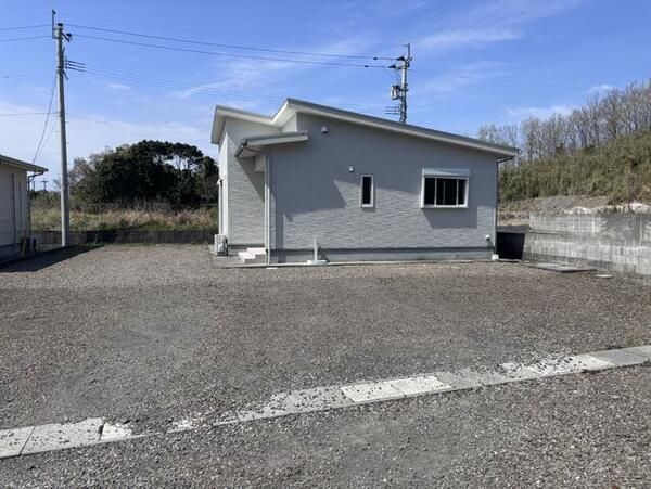 Gold Village B Building 3LDK House for Rent in Kinko, Kagoshima - Thumbnail 2