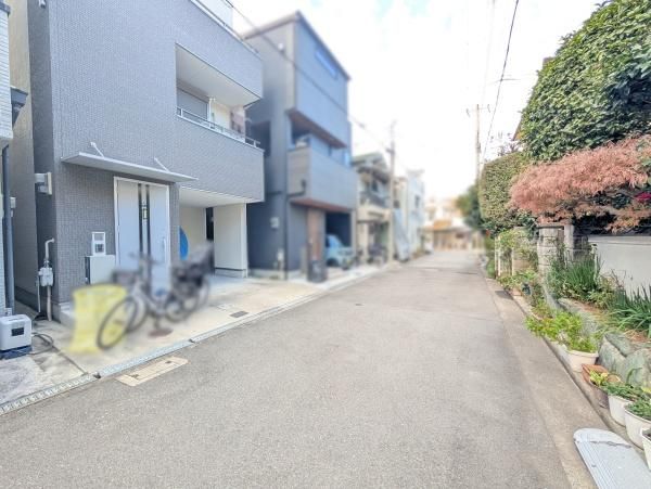 3LDK Detached House for Sale in Sakai, Osaka - 2016 Build - Thumbnail 2