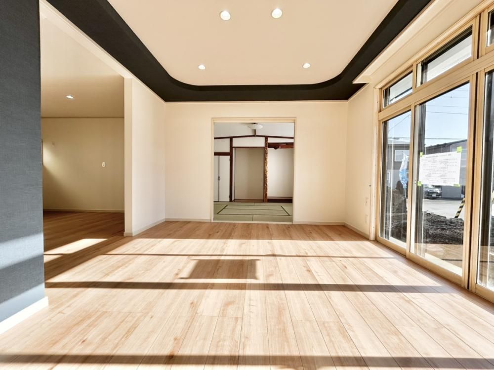 Renovated 4LDK House with 4 Parking Spots in Muroran, Hokkaido - Thumbnail 2
