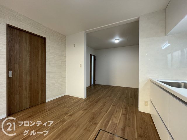 Renovated 4LDK House for Sale in Fushimi-ku, Kyoto - Thumbnail 3