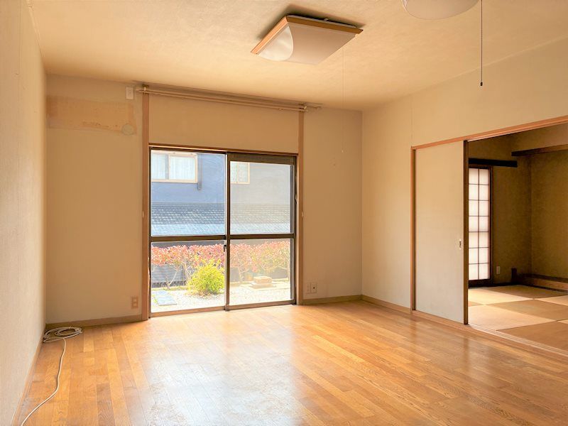 4LDK Detached House for Sale in Toin-cho, Mie Prefecture - Thumbnail 2