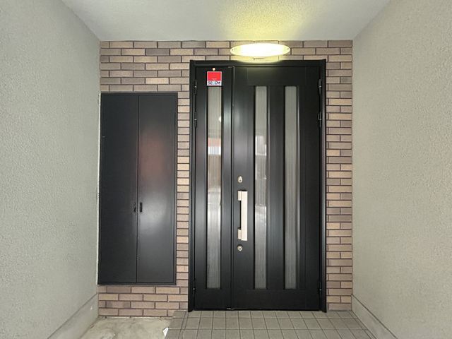 Renovated 4-Bedroom 3-Story House with Parking in Osaka Tsurumi - Thumbnail 2