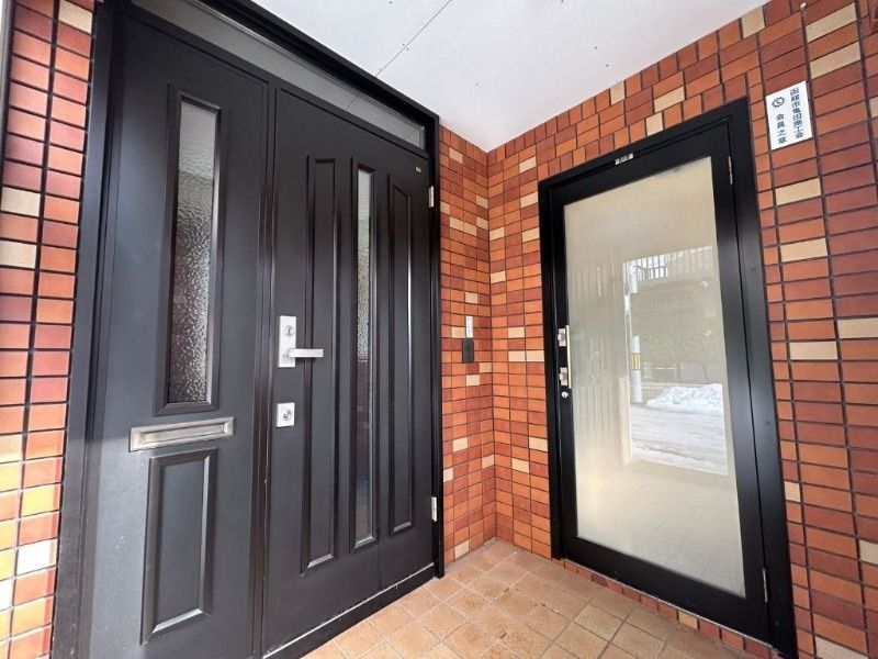 3-Story 4LDK House with Parking for 5-6 Cars in Hakodate - Thumbnail 3