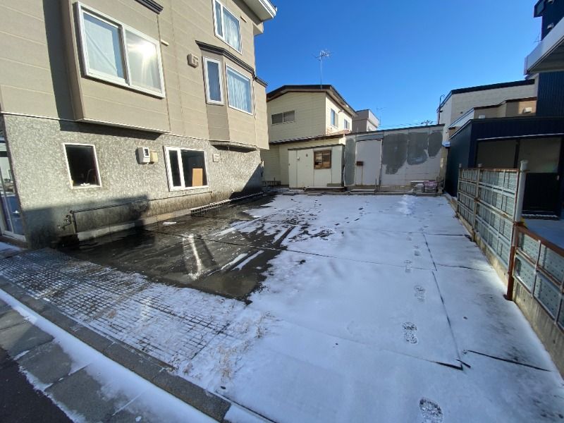 3-Story 4LDK House with Parking for 5-6 Cars in Hakodate - Thumbnail 2