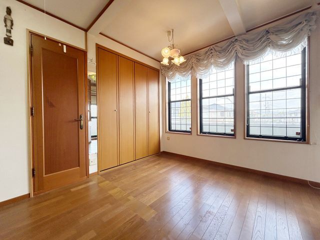 4LDK Detached House for Sale in Kobe's Mikatadai, Hyogo - Thumbnail 2