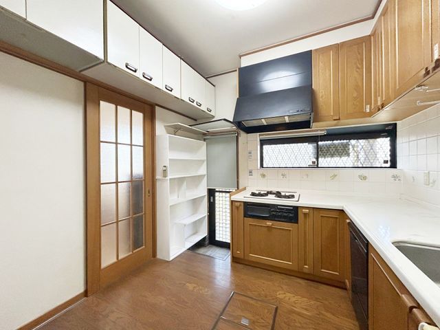 4LDK Detached House for Sale in Kobe's Mikatadai, Hyogo - Thumbnail 4