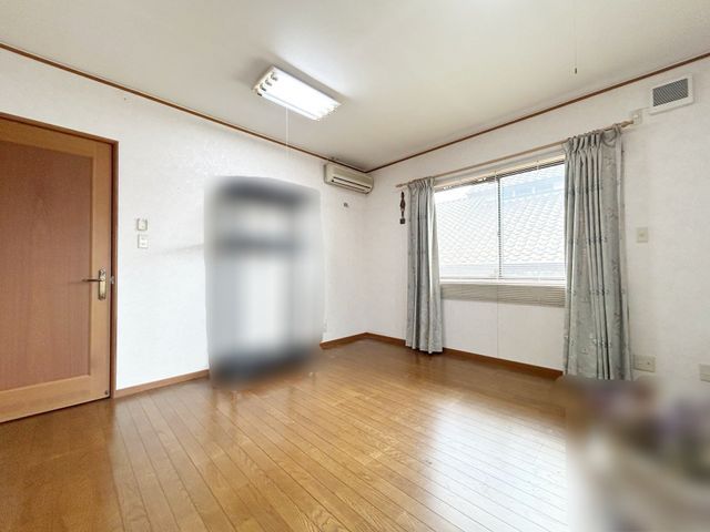 4LDK Detached House for Sale in Kobe's Mikatadai, Hyogo - Thumbnail 3