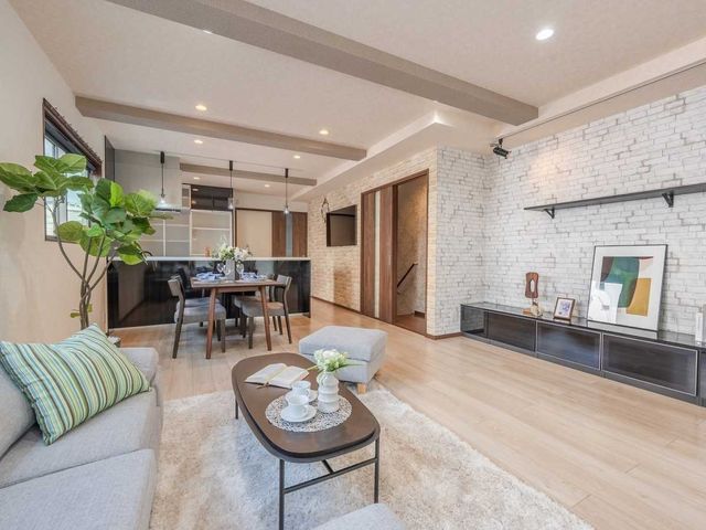 Modern 2018-Built 2LDK Townhouse with Rooftop in Central Kobe - Thumbnail 2