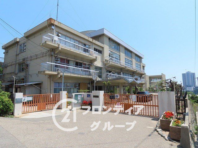 Renovated 3DK Detached House with Large Garden in Kobe Tarumi - Thumbnail 4