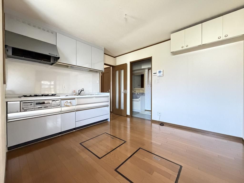 5DK House for Sale in Matsubara, Osaka - 107m² - Thumbnail 2